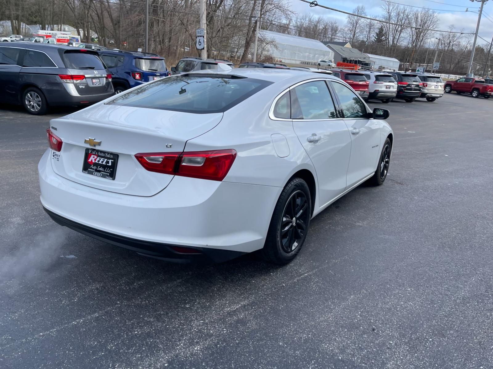 2016 White /Black Chevrolet Malibu 1LT (1G1ZE5ST7GF) with an 1.5L I4 DOHC 16V TURBO engine, 6A transmission, located at 11115 Chardon Rd. , Chardon, OH, 44024, (440) 214-9705, 41.580246, -81.241943 - This 2016 Chevrolet Malibu 1LT, is equipped with a 1.5L EcoTec engine and a 6-speed automatic transmission, offers a blend of efficiency and performance. It boasts modern amenities including a backup camera for enhanced safety during reversing, push-button start for convenience, and integrated Apple - Photo #8